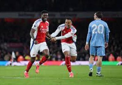 الشرطة البريطانية تتهم بارتي اللاعب السابق لأرسنال بالاغتصاب