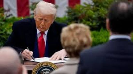 ترامب يوقع على قانون خفض الضرائب