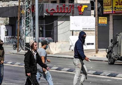 مستوطنون يعتدون على مراسلي قناة ألمانية في الضفة الغربية