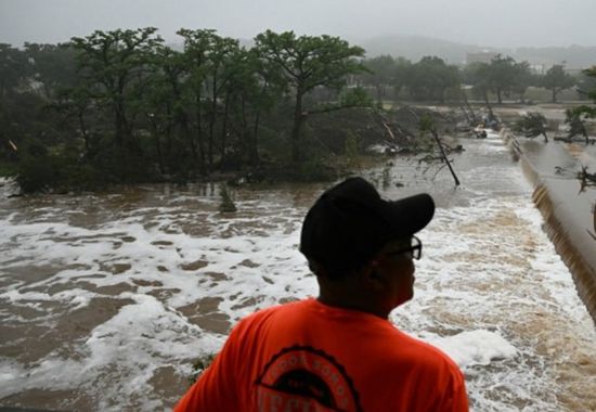 مقتل 24 شخصاً وفقدان أكثر من 20 طفلة جراء الفيضانات في تكساس