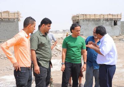 السقاف والزهري يتفقدان مشروع بناء المستشفى الحديث بمنطقة العريش