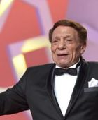يسرا تهنئ عادل إمام وأسرته بمناسبة زواج حفيده