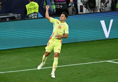 أرسنال يتعاقد مع لاعب الوسط الإسباني زوبيمندي