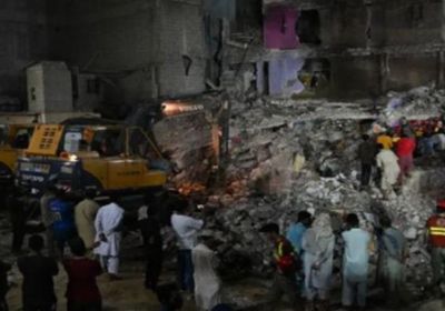 ارتفاع حصيلة ضحايا انهيار مبنى كراتشي لـ27 شخصاً