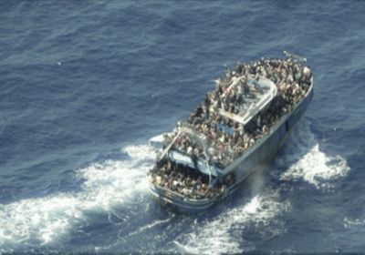 اليونان تنقذ مئات المهاجرين قبالة جزيرتي جافدوس وكريت