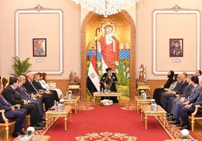 البابا تواضروس يلتقي عددًا من السفراء المصريين بالكاتدرائية المرقسية