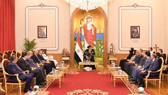 البابا تواضروس يلتقي عددًا من السفراء المصريين بالكاتدرائية المرقسية