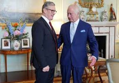 ستارمر والملك تشارلز الثالث يشيدان بروح الوحدة 