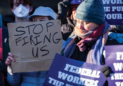 تسريح العمالة في أمريكا يرتفع في النصف الأول من 2025