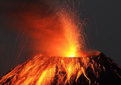 ثوران قوي جديد لبركان لووتوبي لاكي-لاكي في إندونيسيا