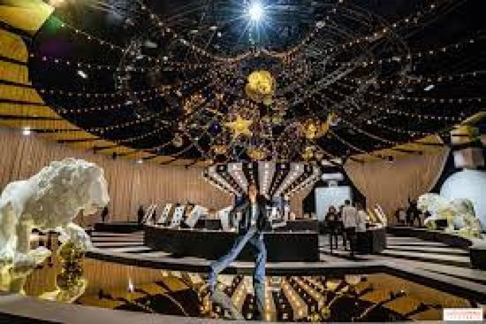 شانيل تستعرض أحدث مجموعاتها من الأزياء الراقية في باريس