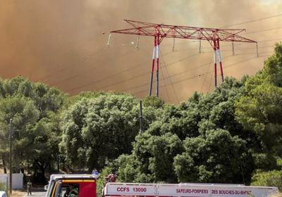 حرائق الغابات تتسبب في تعليق حركة الملاحة بمطار فرنسي