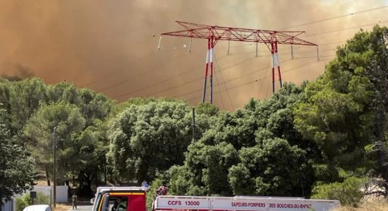 حرائق الغابات تتسبب في تعليق حركة الملاحة بمطار فرنسي