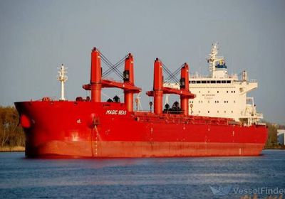 إغراق الحوثيين للسفينة ماجيك سيز ينذر بكارثة بيئية.. ما القصة؟