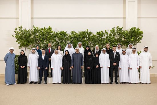 "الإمارات تراهن على العلم".. محمد بن زايد يستقبل طلبة الثانوية المتفوقين