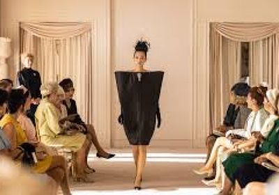 ديمنا يقدّم آخر عرض أزياء يصمّمه لدار "بالنسياغا"