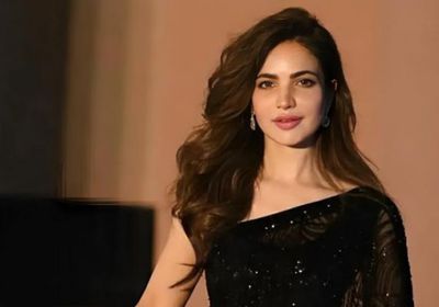 وفاة غامضة لفنانة مشهور.. الشرطة تكتشف جثتها أثناء تنفيذ أمر قضائي