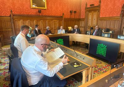 ممثل الانتقالي يطالب الحكومة البريطانية بدعم تطلعات شعب الجنوب