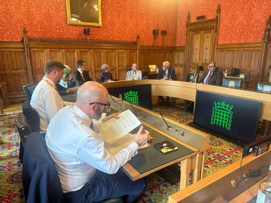 ممثل الانتقالي يطالب الحكومة البريطانية بدعم تطلعات شعب الجنوب