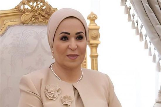 "فخورة بشجاعة أبناء الشرطة".. انتصار السيسى تقدم الشكر لوالدة البطل نور كامل