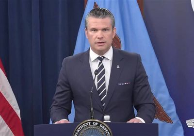 وزير الدفاع الأمريكي يشيد بعملية "مطرقة منتصف الليل"