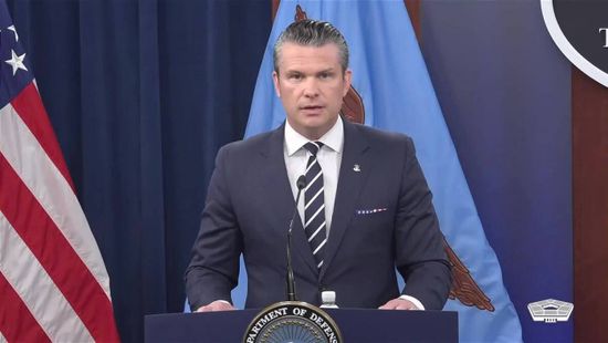 وزير الدفاع الأمريكي يشيد بعملية "مطرقة منتصف الليل"