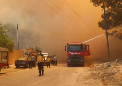فرق الإطفاء تحاول إخماد الحرائق في ريف اللاذقية