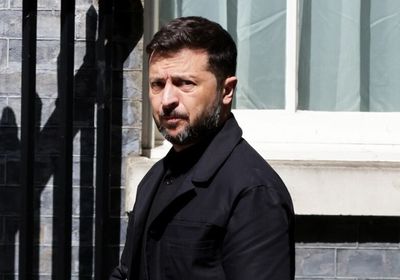 زيلينسكي يتلقى وعودًا بشحنات أسلحة جديدة من واشنطن