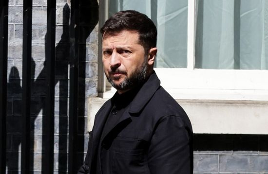 زيلينسكي يتلقى وعودًا بشحنات أسلحة جديدة من واشنطن