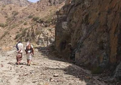 تنفيذا لقرار فتحه.. لجنة نزع الألغام تصل إلى طريق عقبة ثرة