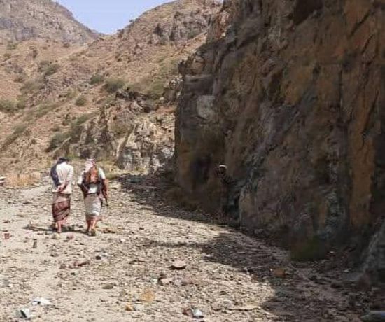 تنفيذا لقرار فتحه.. لجنة نزع الألغام تصل إلى طريق عقبة ثرة