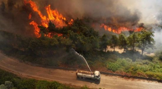 لإخماد حرائق اللاذقية.. فرق إطفاء عراقية تصل إلى سوريا