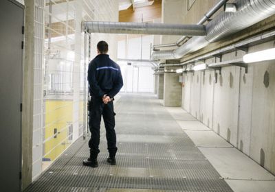 سجين يهرب في حقيبة أمتعة بفرنسا