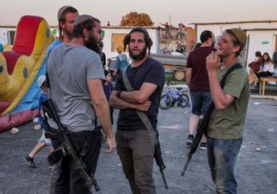 مستوطنون يضرمون النار في منازل الفلسطينيين شرقي الخليل