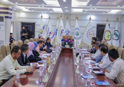 مع التصعيد الحوثي.. وزير النقل يدعو لحماية خليج عدن من التلوث البحري