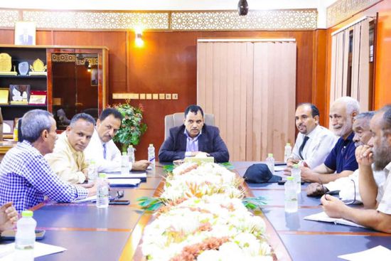 وزير الزراعة يتابع مشروع تأهيل ميناء الصيد في عدن