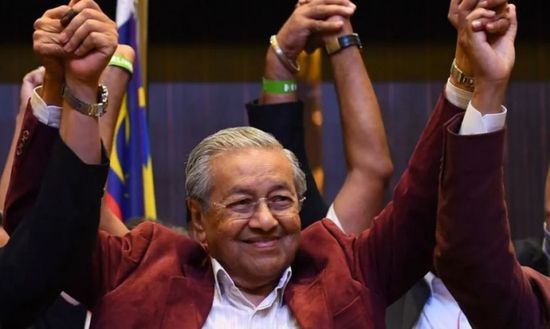 نقل رئيس وزراء ماليزيا السابق للمستشفى