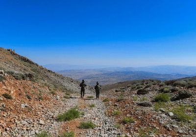 الجيش الإسرائيلي: عثرنا على 3 أطنان أسلحة في جبل الشيخ