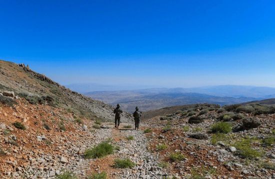 الجيش الإسرائيلي: عثرنا على 3 أطنان أسلحة في جبل الشيخ