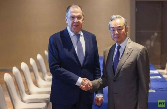 من بكين.. وزيرا الخارجية الروسي والصيني يبحثان الأزمة الأوكرانية