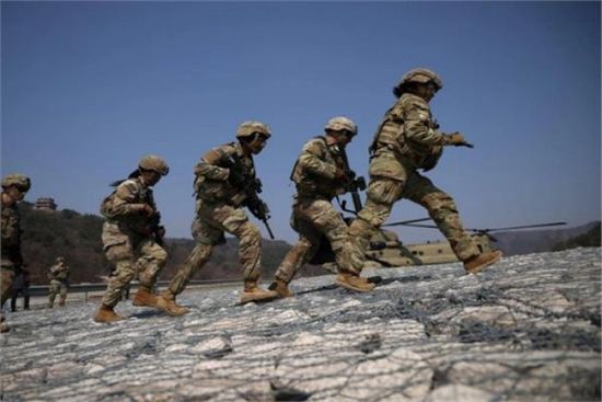 الولايات المتحدة تجري تدريبات عسكرية في قناة بنما