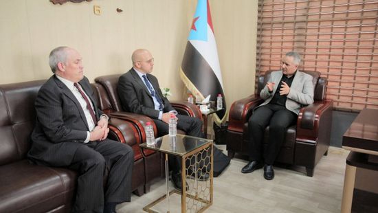 اليافعي يبحث مع وفد منتدى الشرق الأوسط تطورات قضية الجنوب