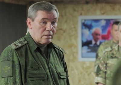 رئيس الأركان الروسي يتفقد القوات في شرق أوكرانيا