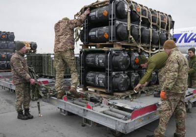 الكرملين: شحنات الأسلحة والذخيرة من أمريكا لأوكرانيا مستمرة