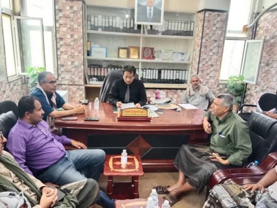 مديرية عتق تتسلم 4 آبار مياه في حقل الشبكة