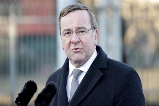 وزير الدفاع الألماني يجري مشاورات مع هيغسيث بشأن أوكرانيا