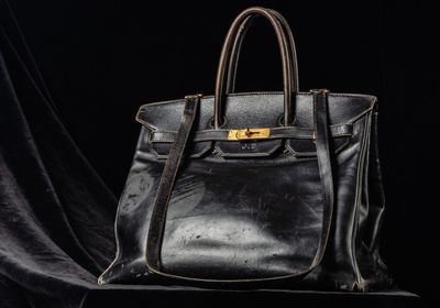    بيع حقيبة يد فرنسية في مزاد علني بـ10 ملايين دولار