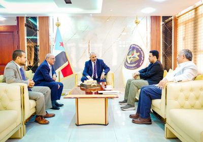 الرئيس الزُبيدي يتفقد سير العمل في هيئات "الانتقالي"