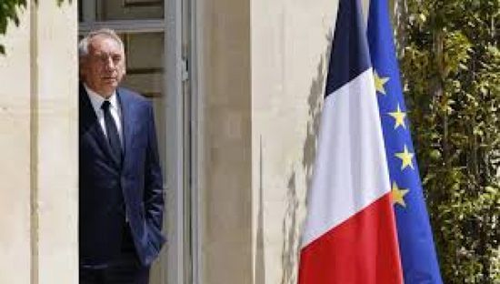 رئيس وزراء فرنسا يقترح تجميد الإنفاق