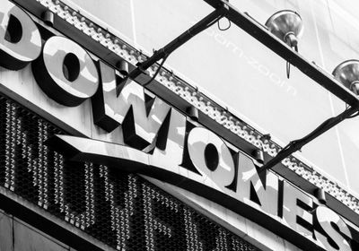 مؤشر داو جونز يتراجع 0.98%